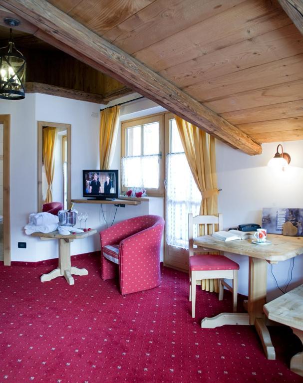 Hotel Garni San Nicolo Pozza di Fassa Buitenkant foto